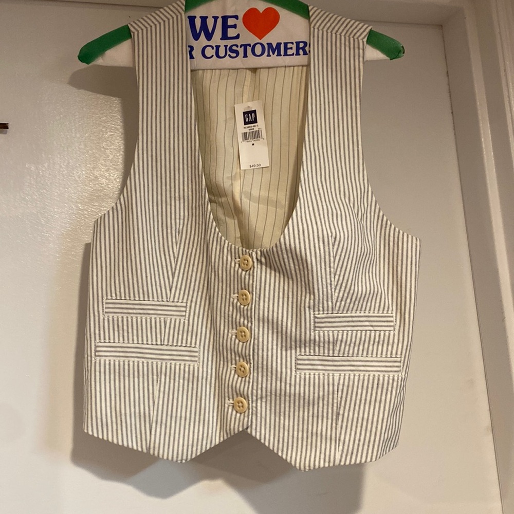Gap seersucker button down vest, size M.